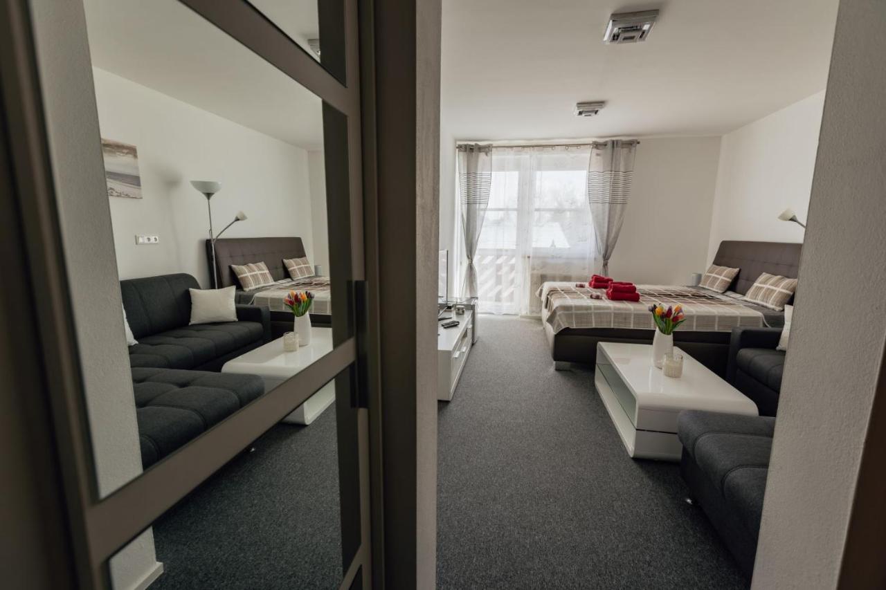 Apartman 15 Mymara Bešeňová Buitenkant foto